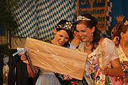 Vorgängerin Martina II. (re.) wurde zuvor von den anderen Königinnen verabschiedet. (©Foto.Martin Schmitz)